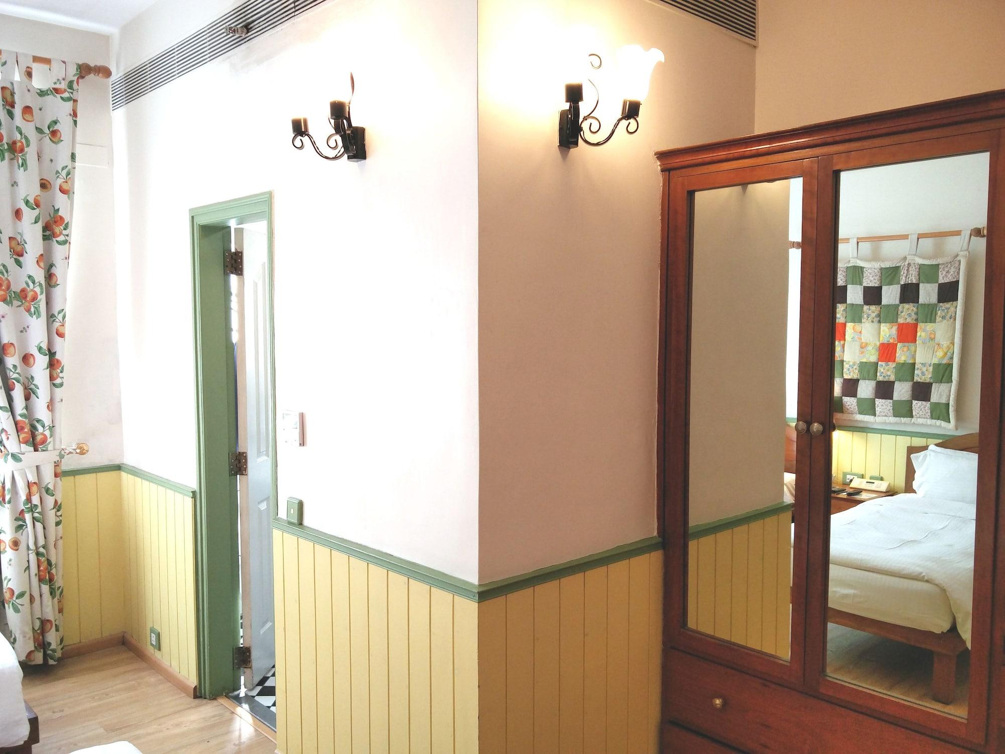 The Gordon House Hotel, Colaba Мумбаи Экстерьер фото