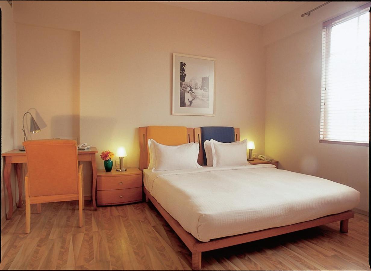 The Gordon House Hotel, Colaba Мумбаи Экстерьер фото